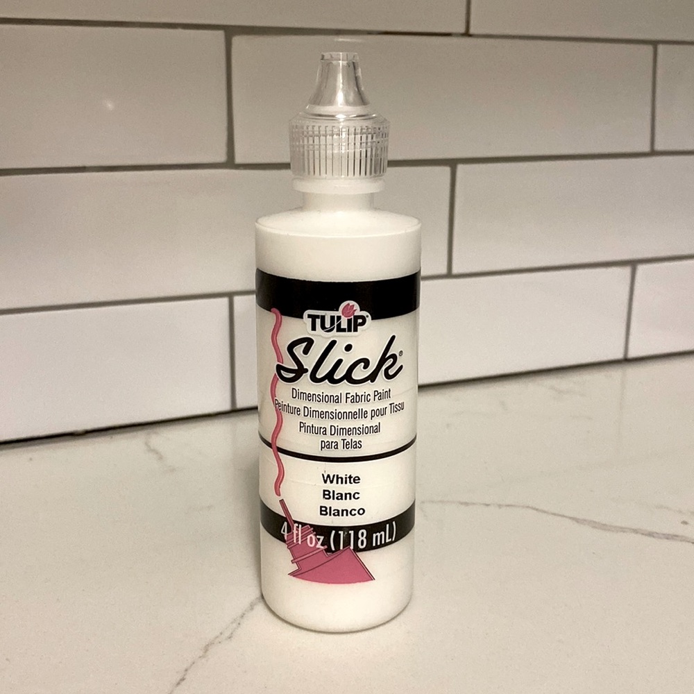 LIKE NEW💯White Dimensional Fabric Paint